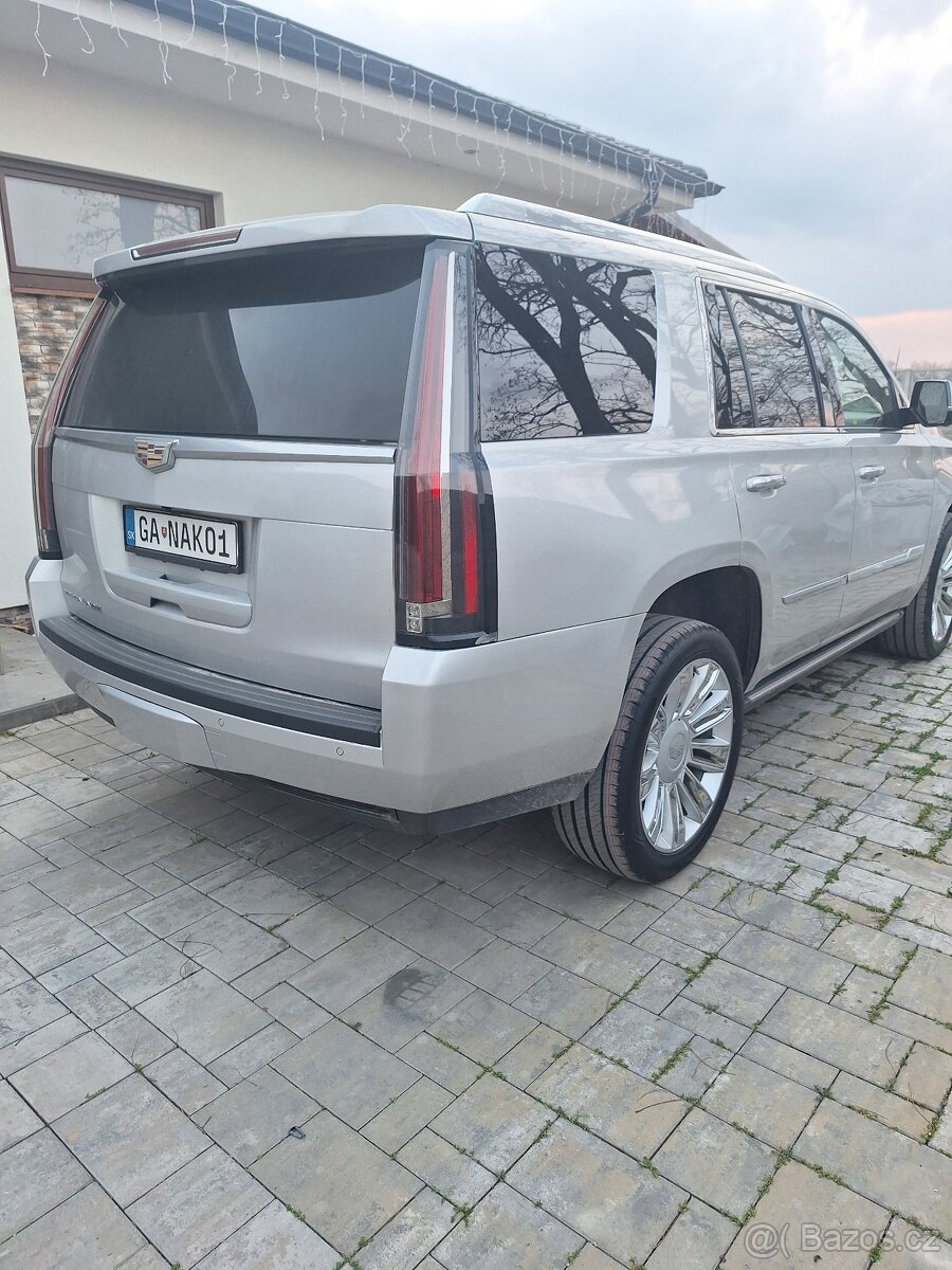 Cadillac Escalade - 3