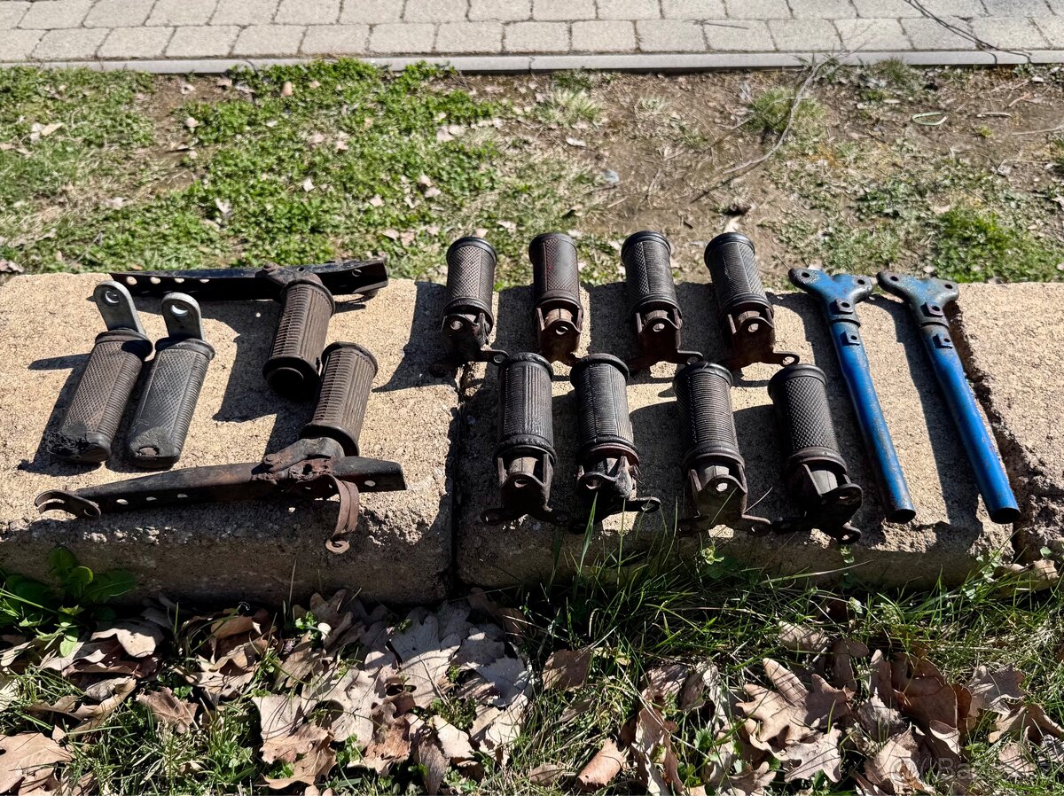 Jawa ČZ kývačka, ČZ - stupačky - 3