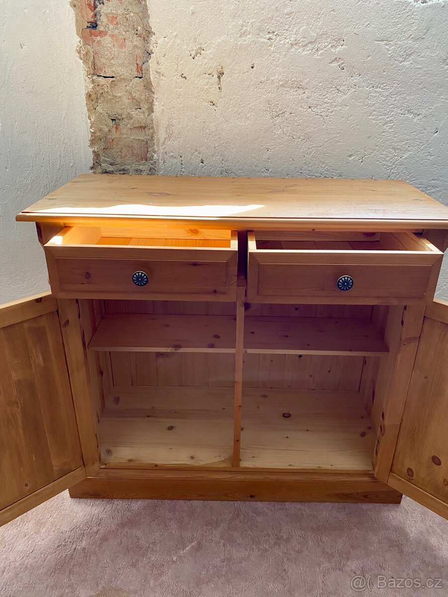 Skříňka z masivu - 3