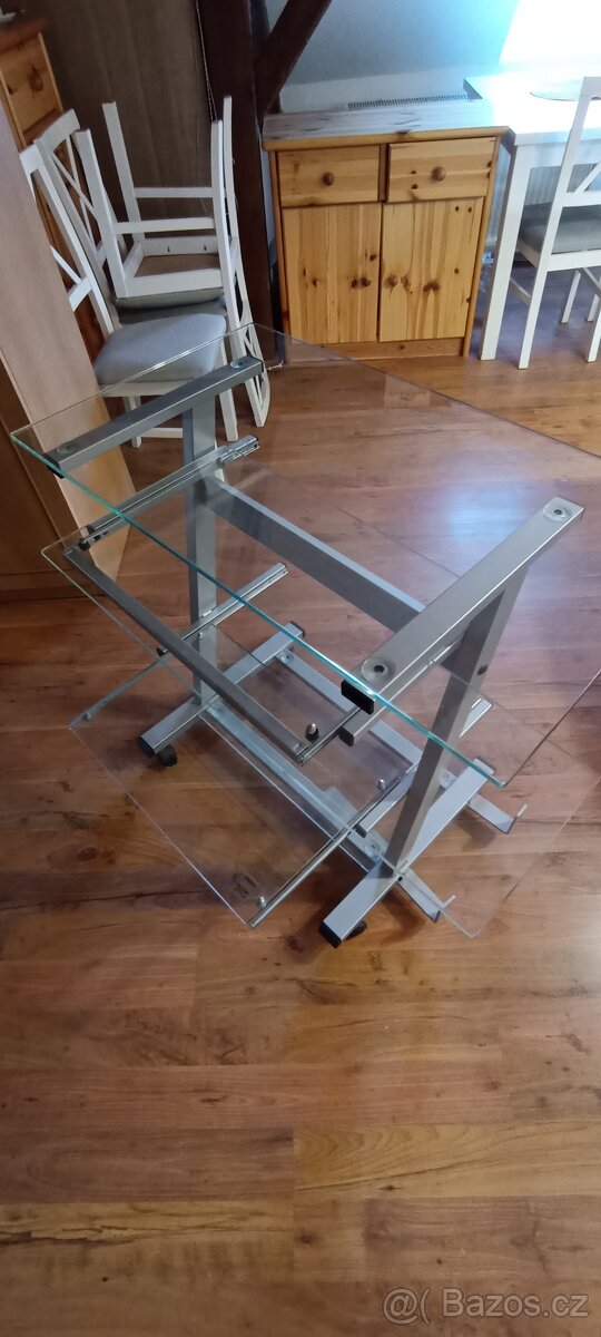 Prodám kovový PC stůl - 3