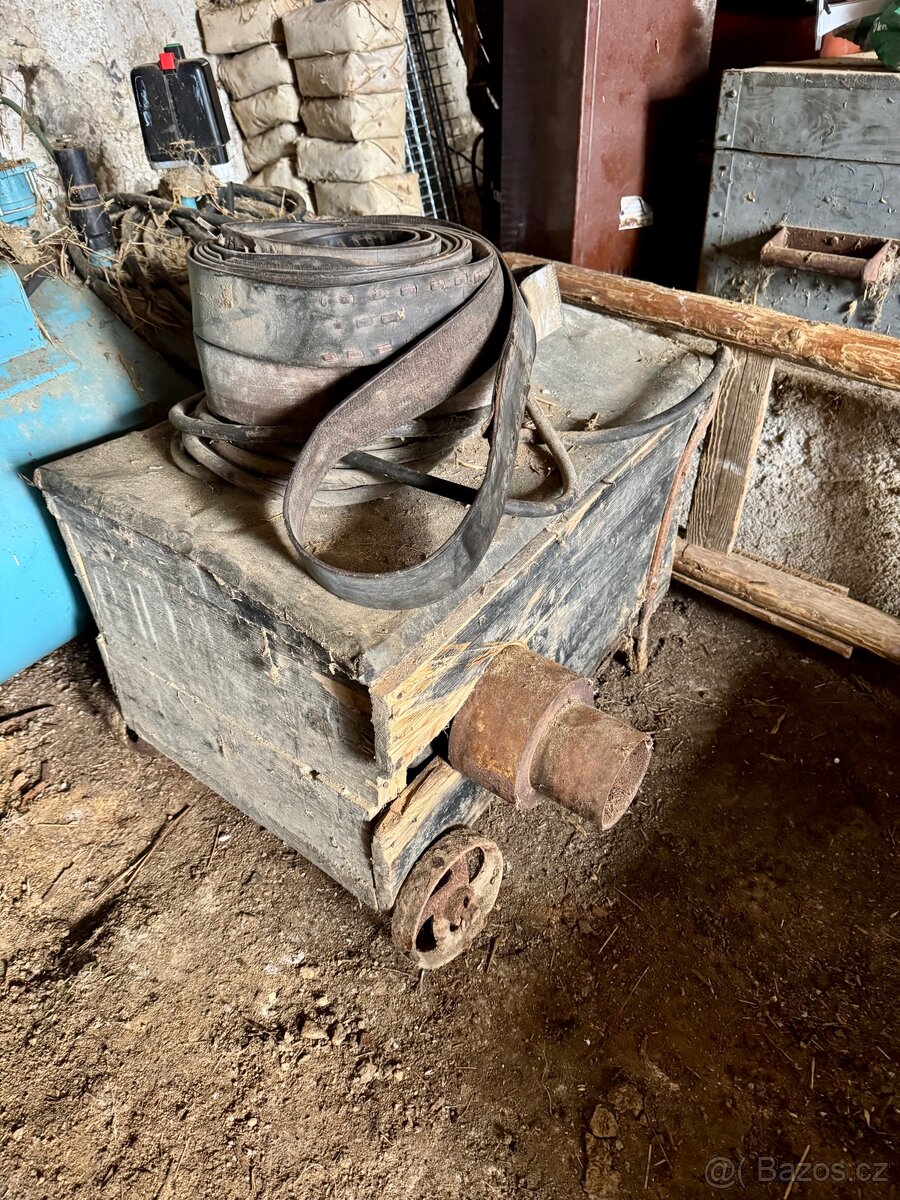 Šrotovník na obilí s motorem - 3