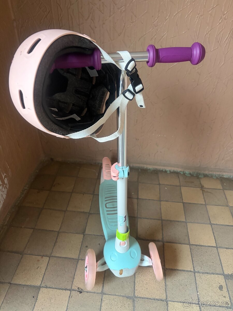 Koloběžka se svítícími kolečky + helma - 3