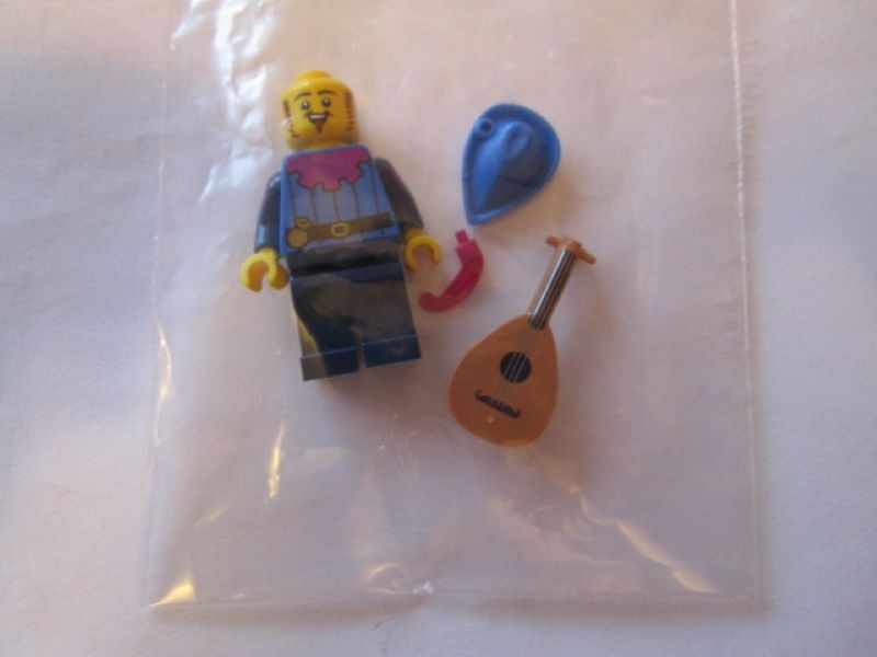 Lego figurka pro castle zpěvák bard + 2 penízky - 3