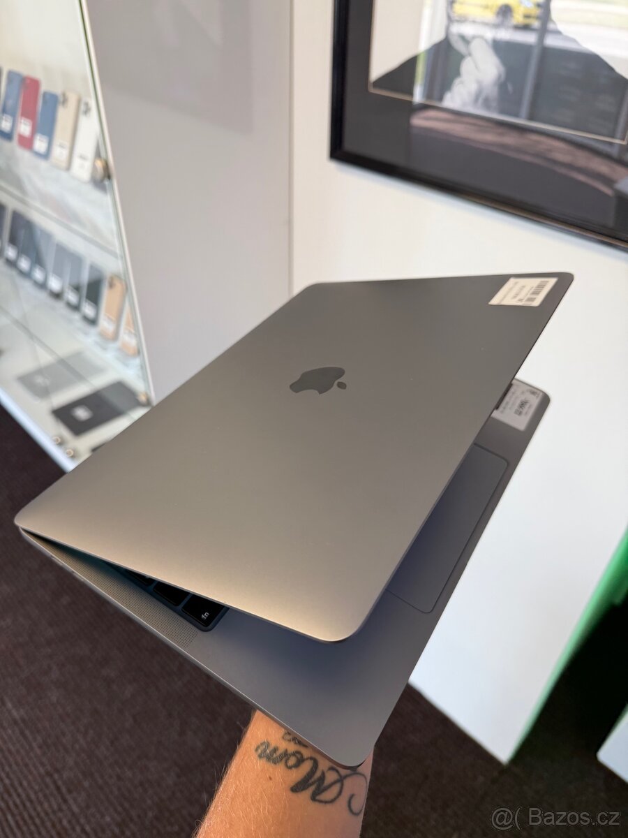 MacBook Pro 2020 - 16GB - i7 - 512GB - 12M ZÁRUKA - 3