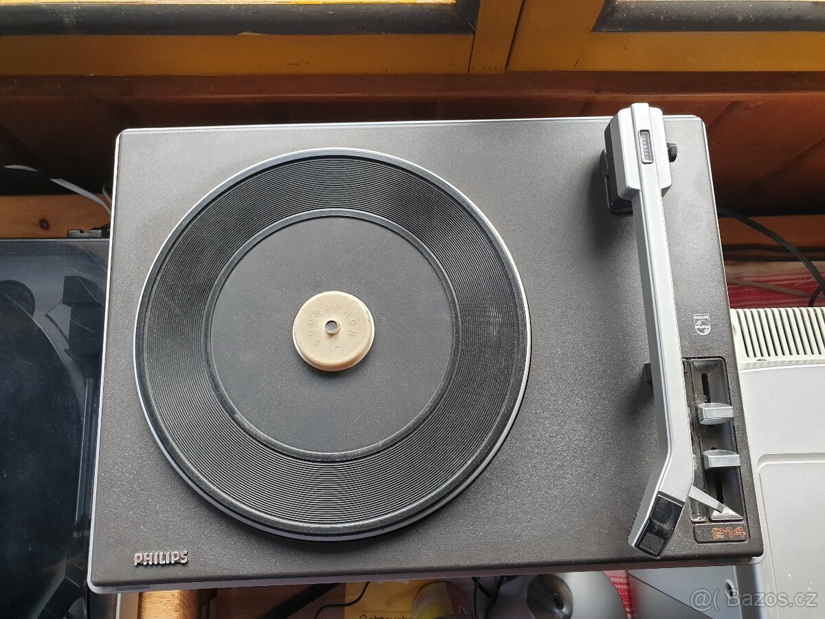Gramofon Philips, Tesla, Universum - 3