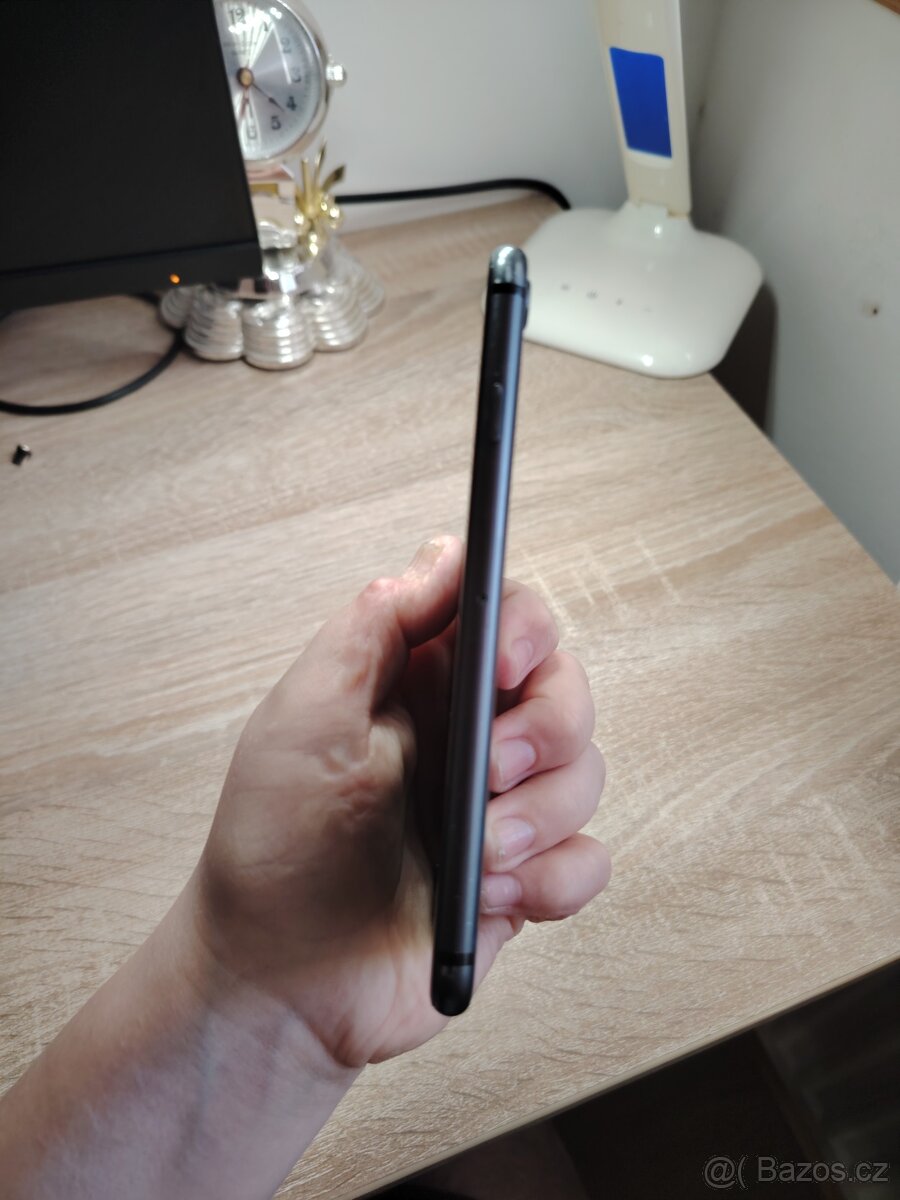 Apple iPhone 8 64gb dobrý stav - 3