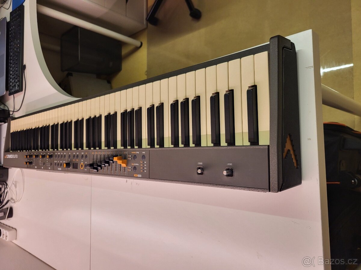 Vyměním Studiologic Numa Compact X SE za Behringer DeepMind - 3