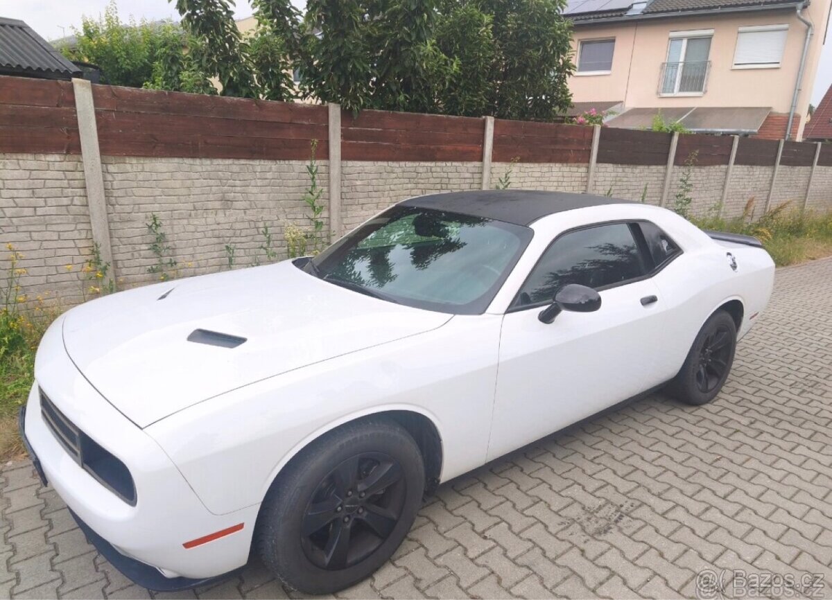 Dodge Challenger 3.6 bíla barva - 3