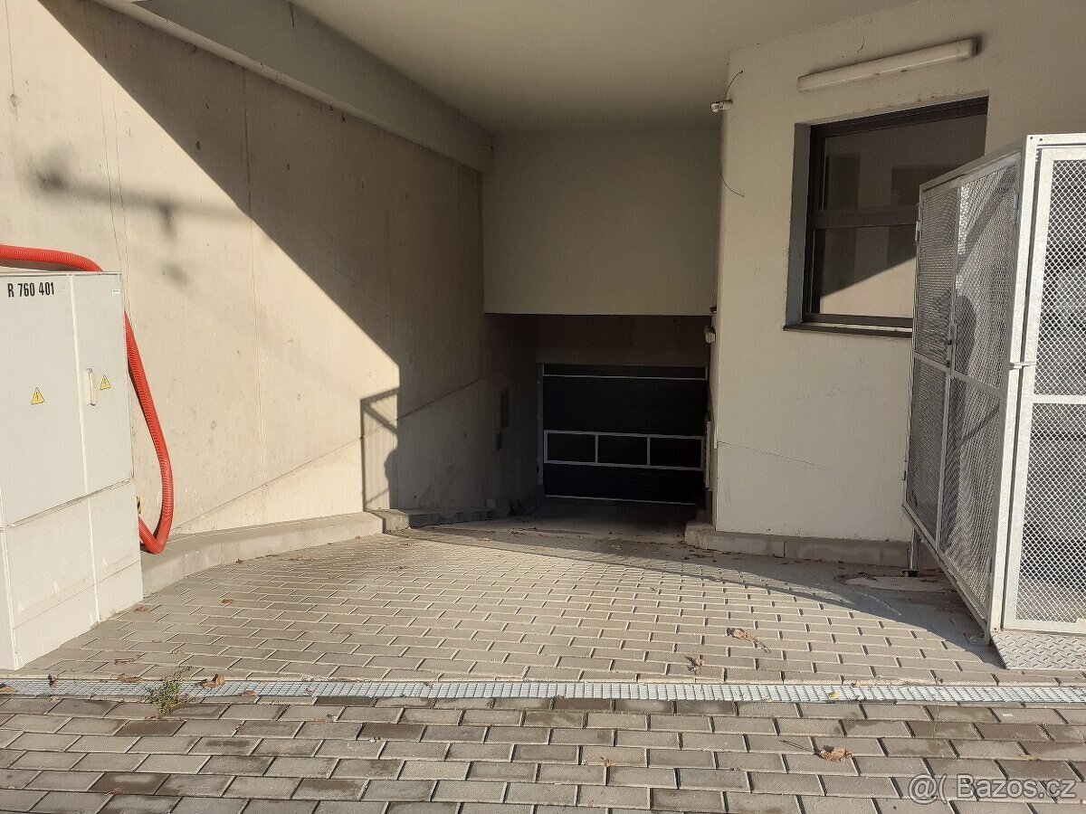 Prodej garážového stání ul.Táborská - 3