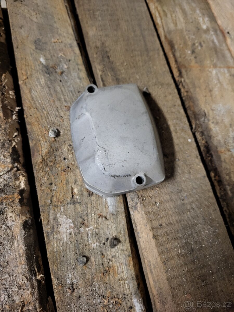 Yamaha XS 400 2A2 víka motoru, válce - 3