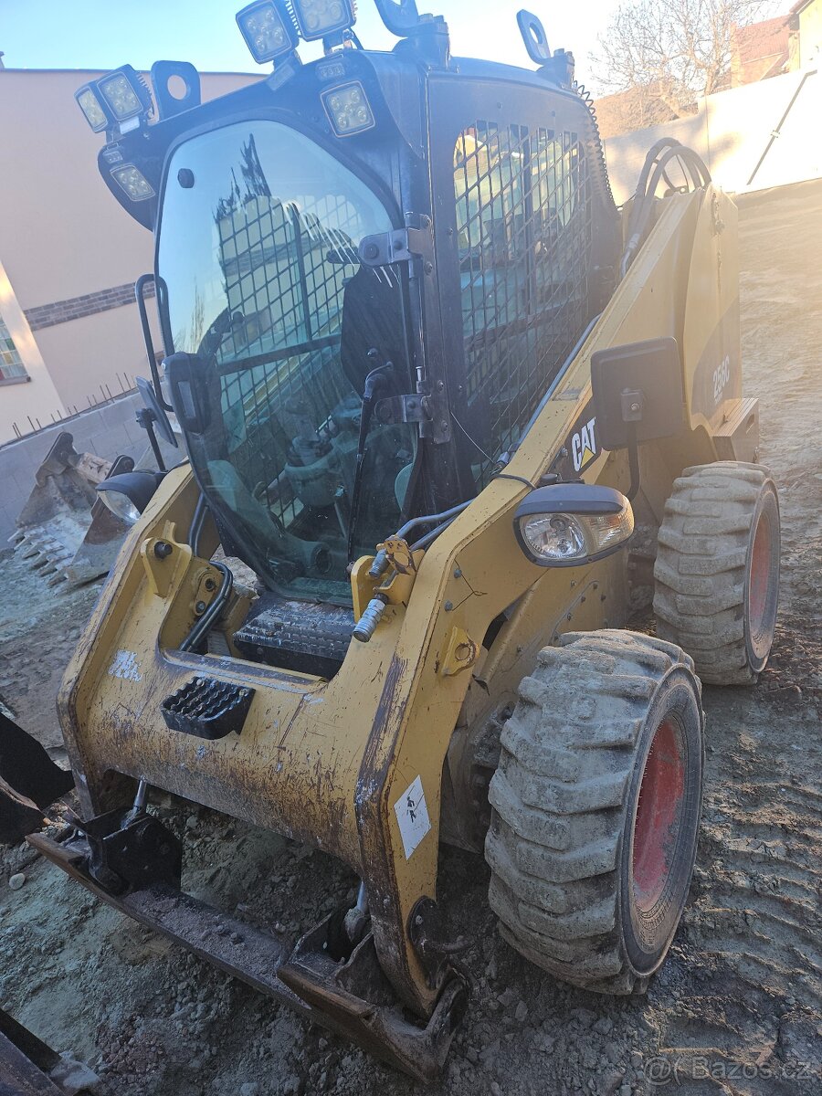 Smykovy nakladac CAT 256C - 3