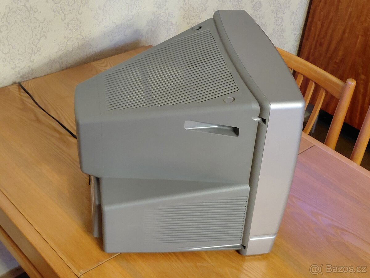 Přenosná barevná TV - 3