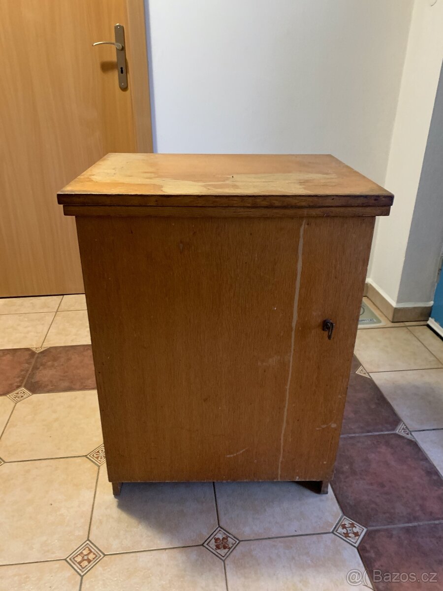 Skříňkový FUNKČNÍ šicí stroj Veritas - 3