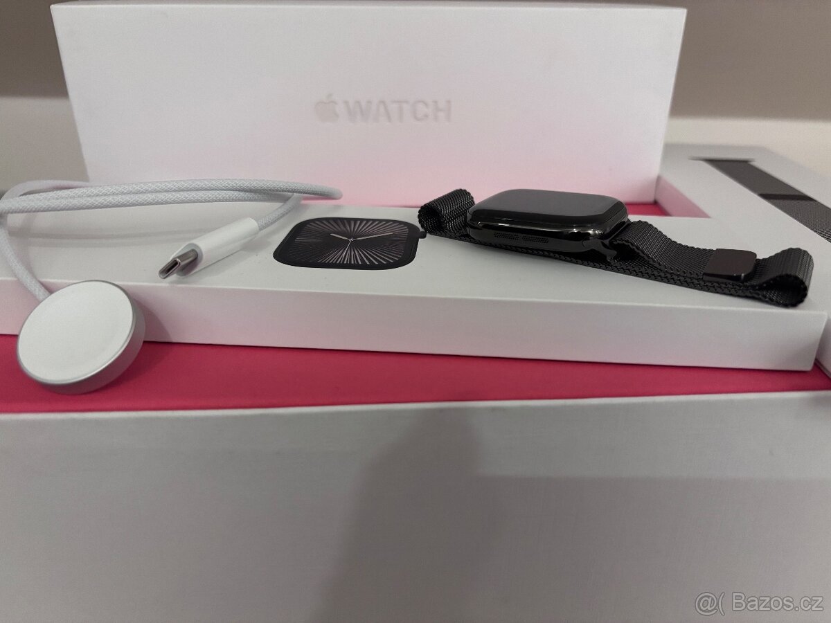 Apple Watch Series 10 42mm Titan Cellular, Klavírně černá - 3