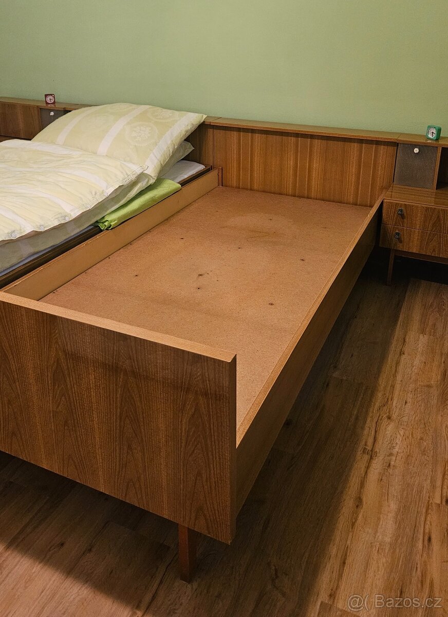 Manželská postel s nočními stolky - 3
