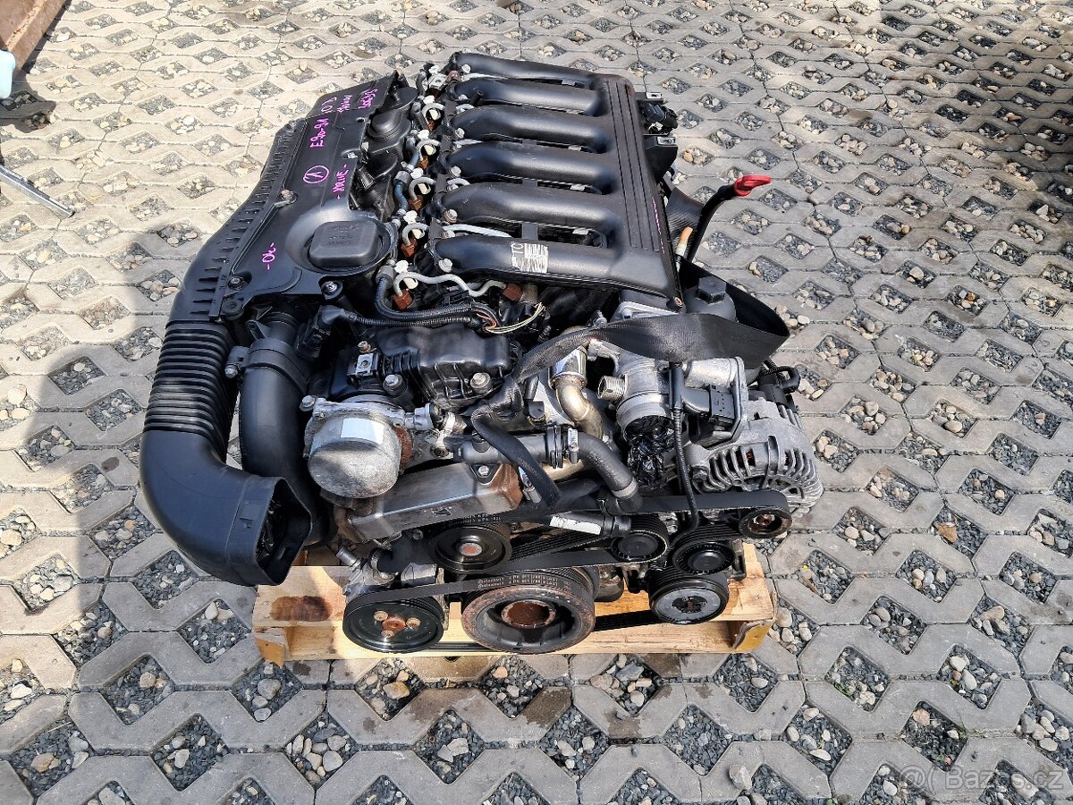 Motor 3,0 D BMW E90 306D3 rok 07 kompletní - 3