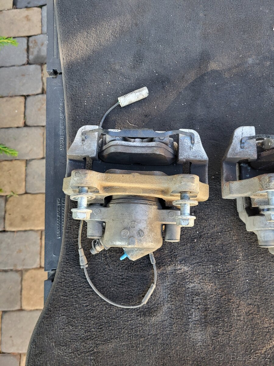 BMW e90 brzdové třmeny - 3