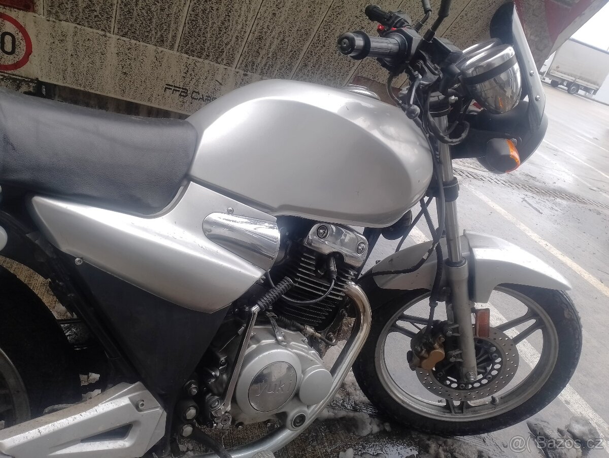 Yuki 125 sport - 3