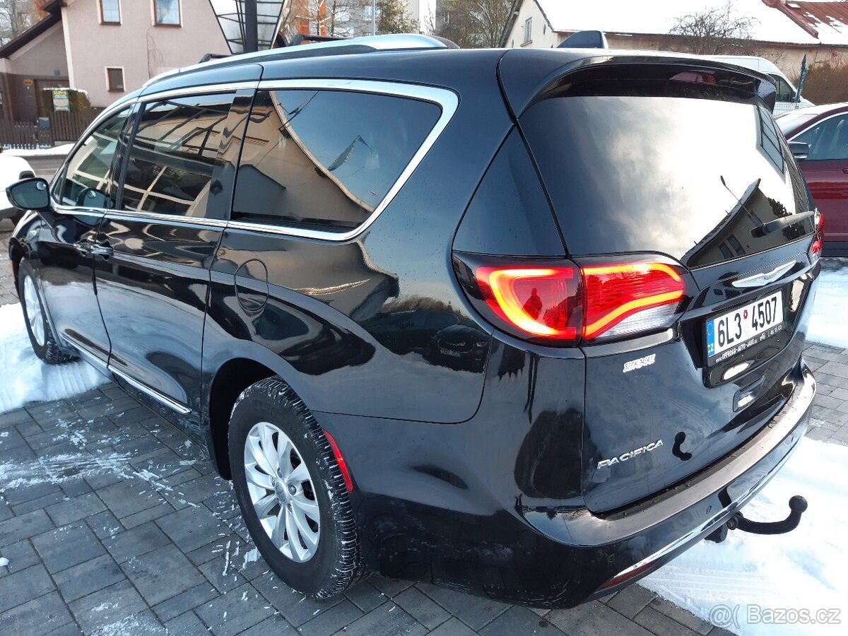 Chrysler Pacifica 3.6L, 7míst, tažné, LPG, 98.000km, Android - 3