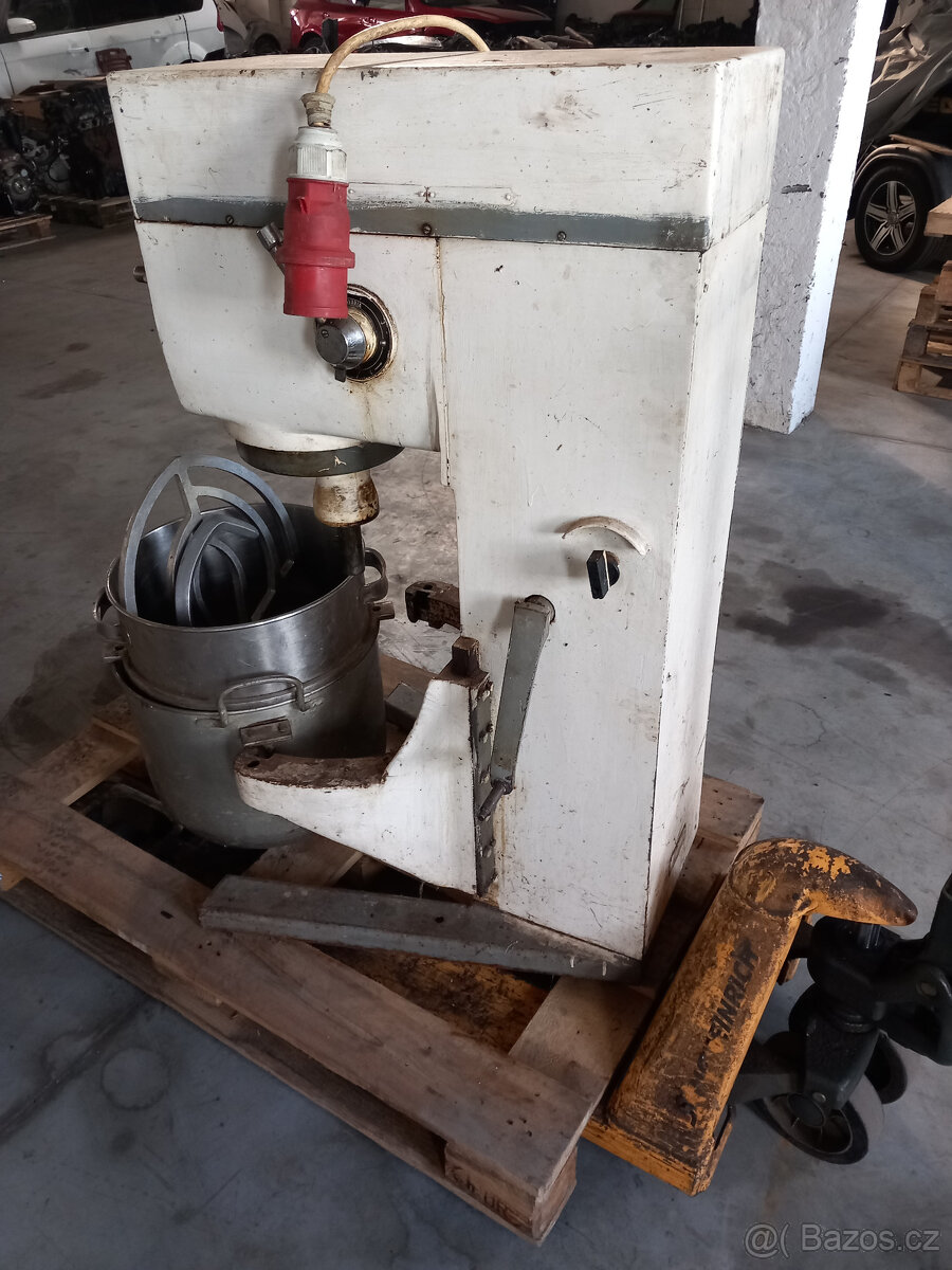 Potravinářský robot -profi hnětač a šlehač - 3