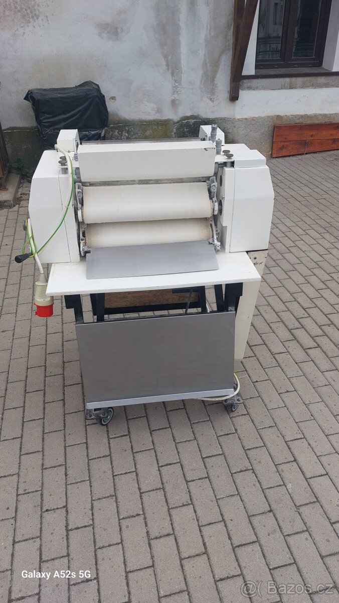 Rohlíkovací stroj TOPOS - 3