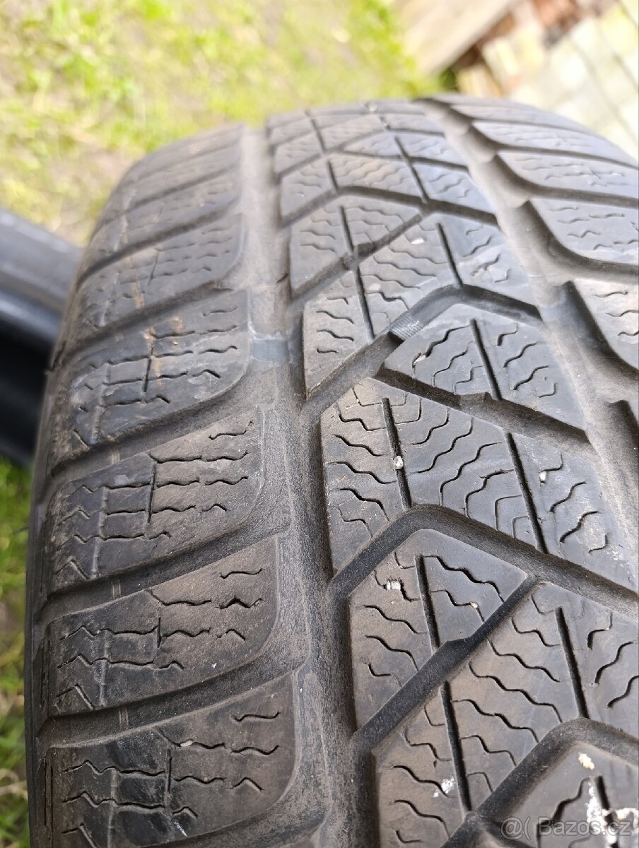 Pneu 215/55 R18 - 3