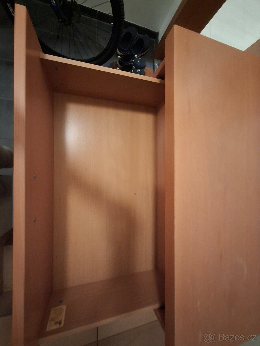 Dřevěná komoda - 3