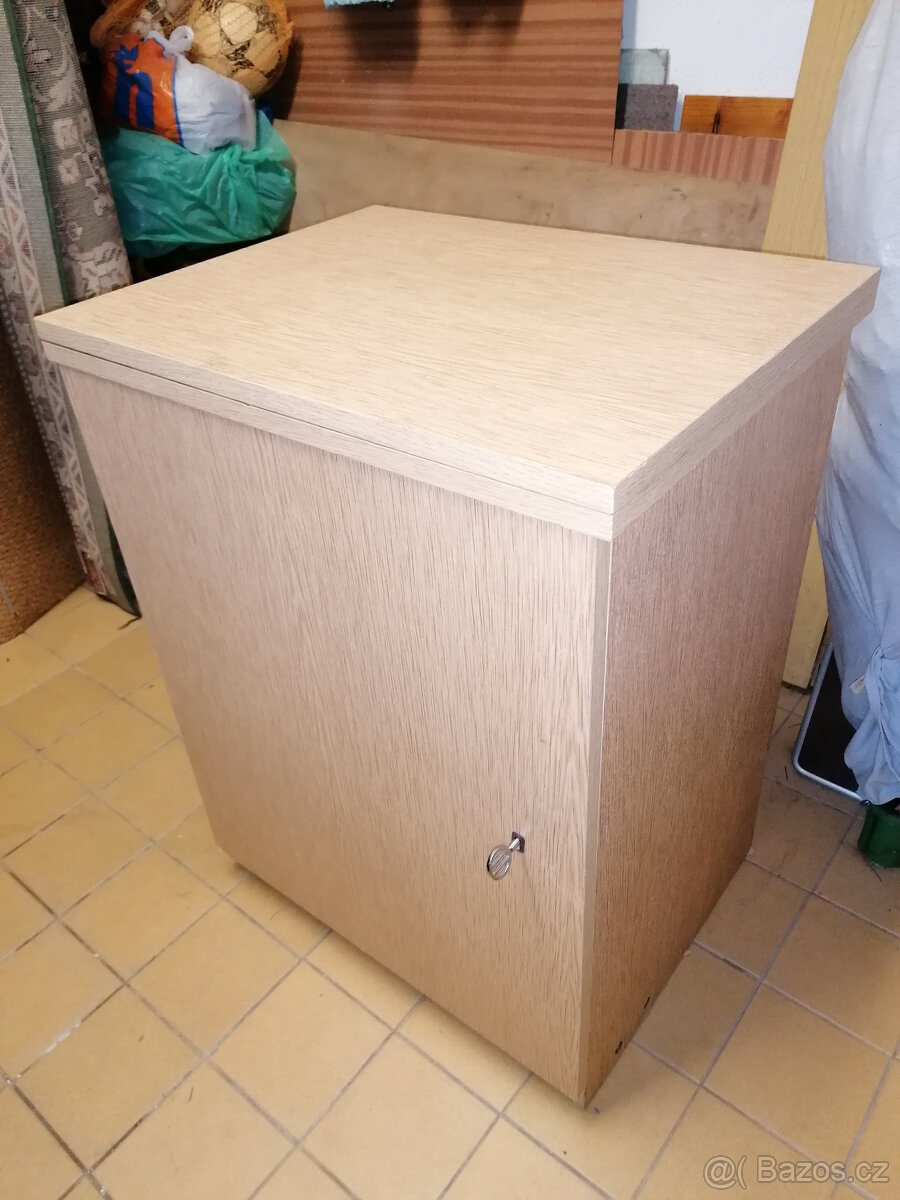 elektrický ŠICÍ STROJ Lucznik Predom 438 2 kusy skříň a stůl - 3