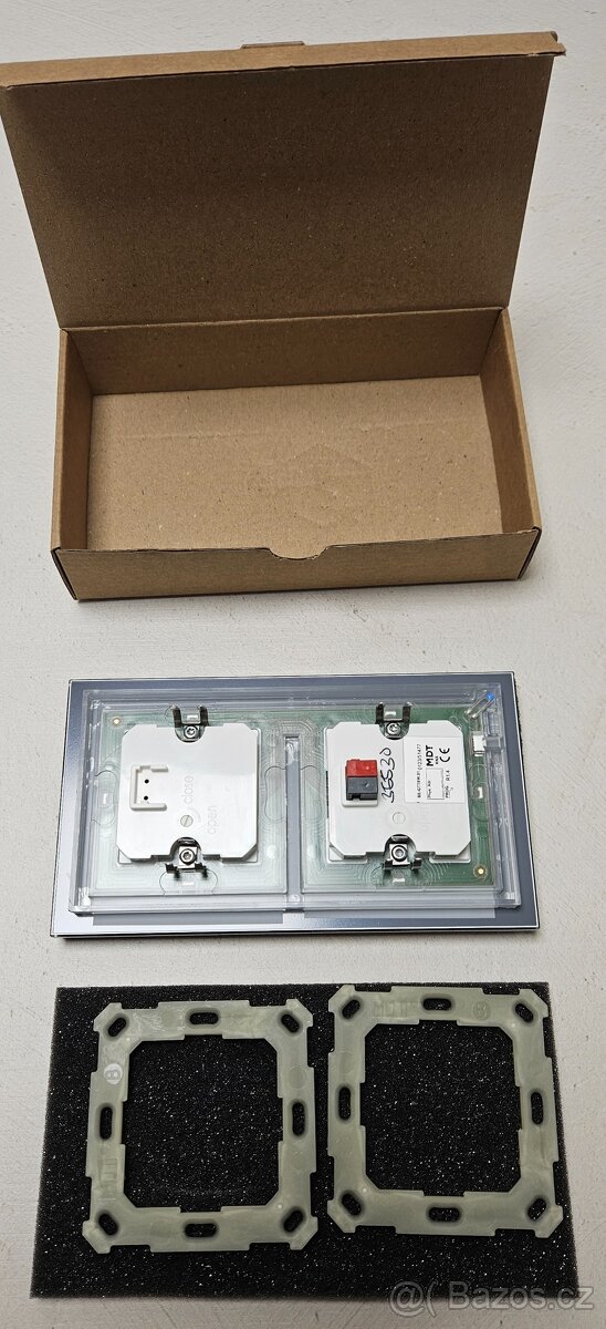 KNX dotykové skleněné tlačítko 8násobné s teplotním čidlem - 3