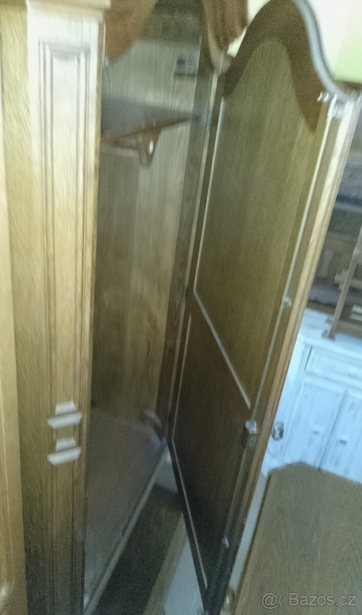 Dubová šatní skříň - 3