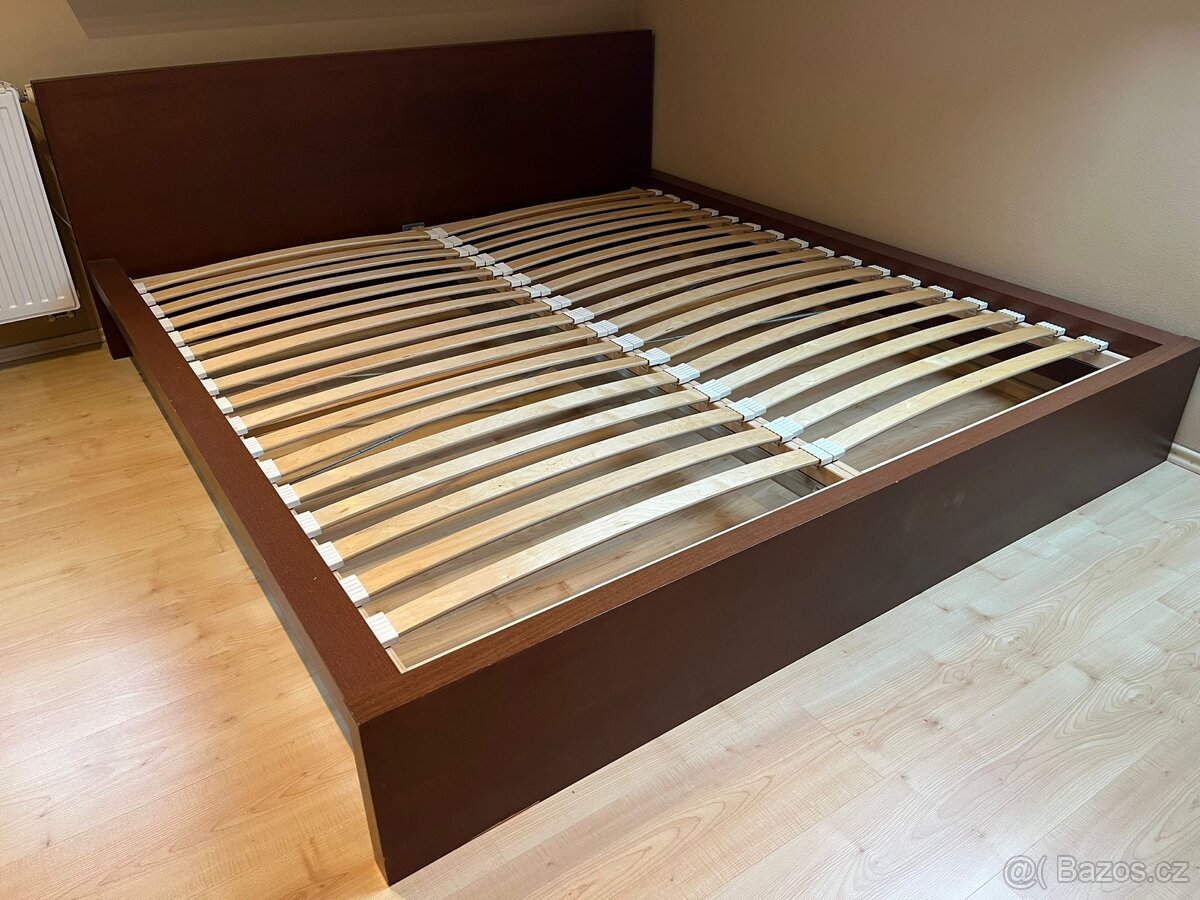 Manželská postel MALM 200x180 cm + rošty, matrace, stolky - 3