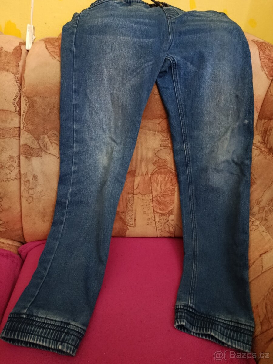 Chlapecké džíny a zimní čepice - 3