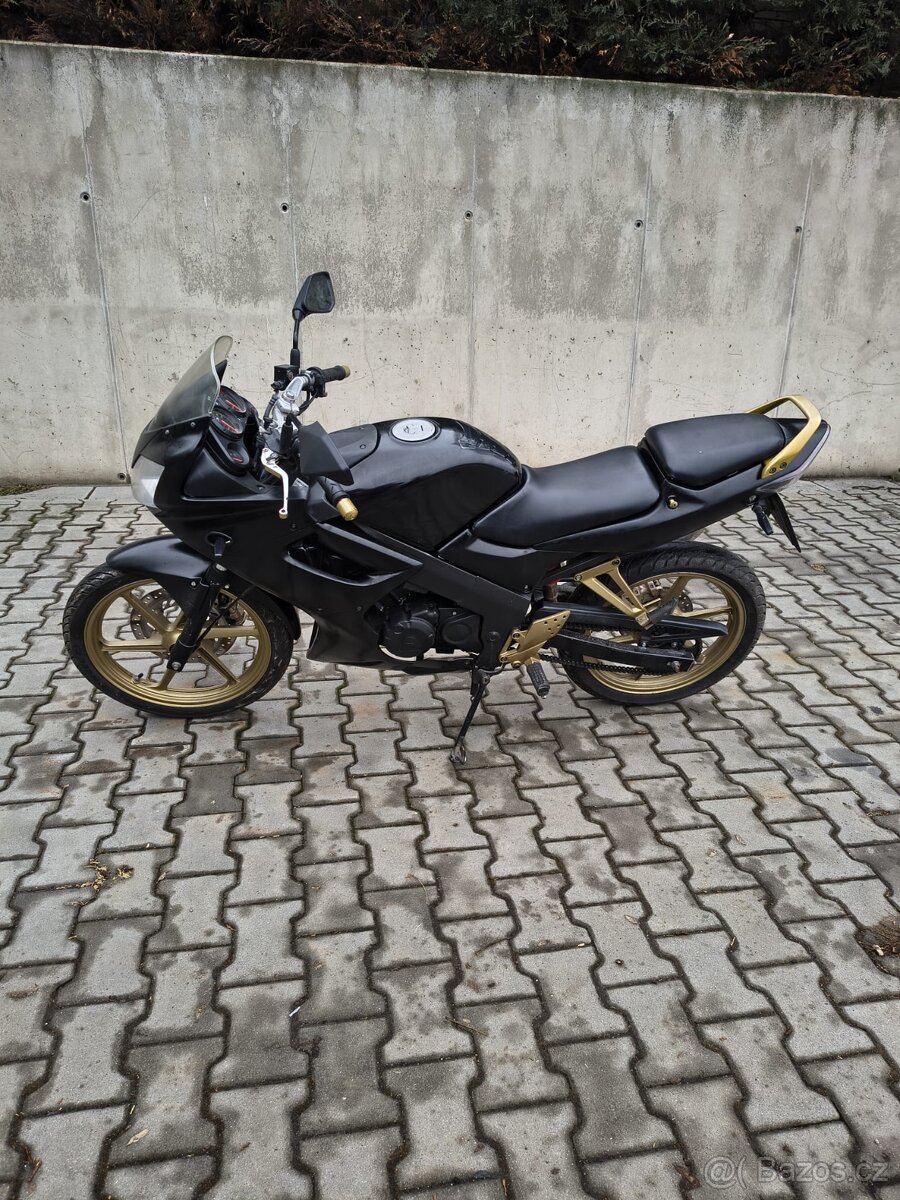 Honda CBR 125r - 3