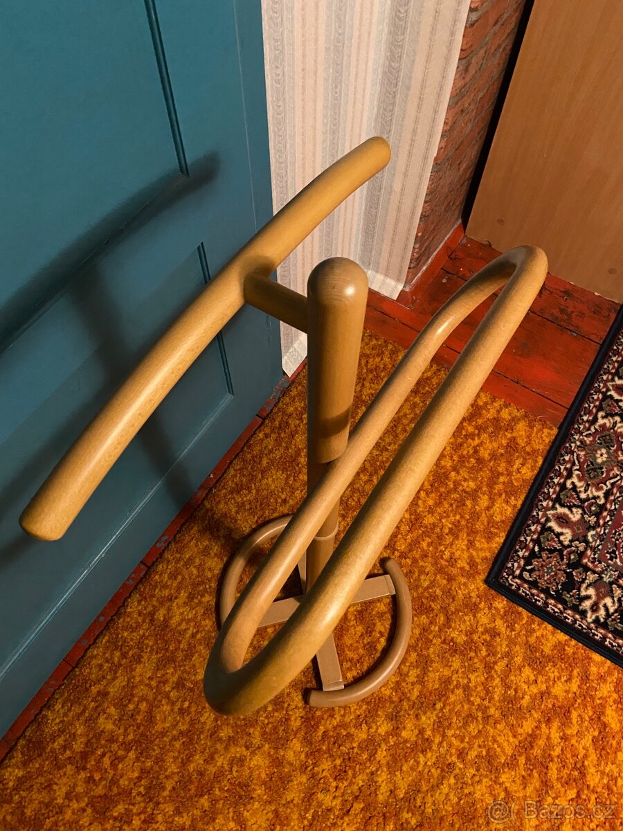 Dřevěný němý sluha TON - 3