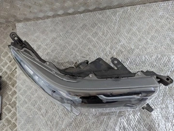 TOYOTA HILUX VIII LIFT 20- LAMPA PRAVA