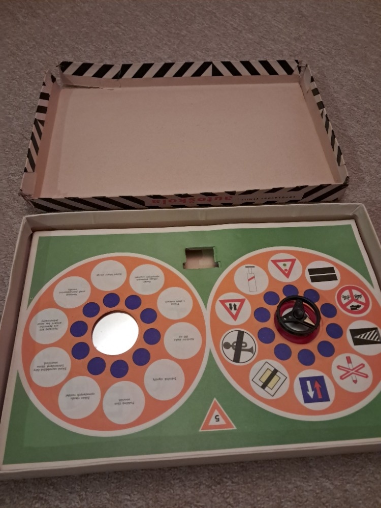 Stará retro hra Autoškola - Kovozávody Semily - 3