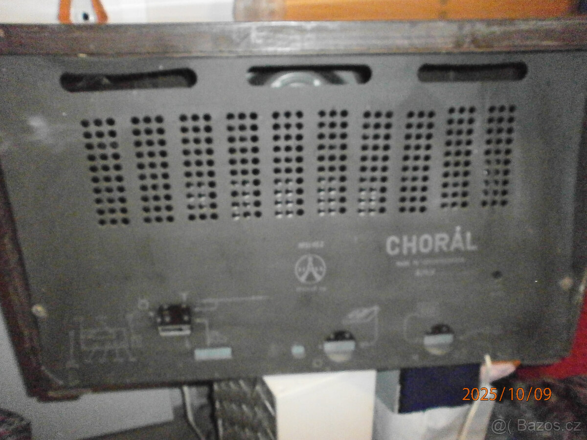 STARÉ DŘEVĚNÉ VELKÉ RÁDIO zn. CHORÁL - 3