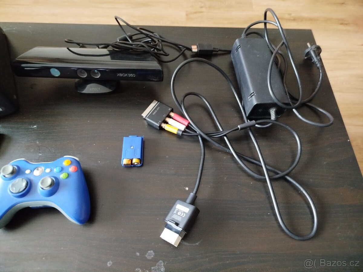 XBOX 360 slim + Kinect + 2 ovladače + 14 her - 3