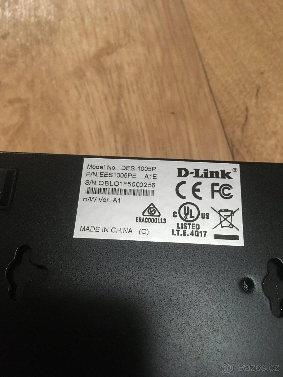 D-Link DES-1005P - 3