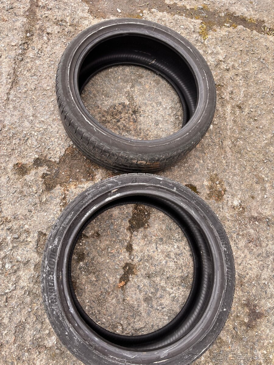 225/40R19 letni - 3