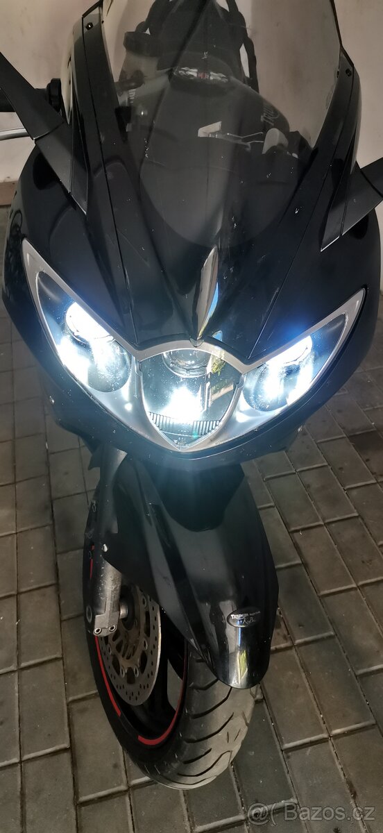 Triumph Sprint 1050st - 3