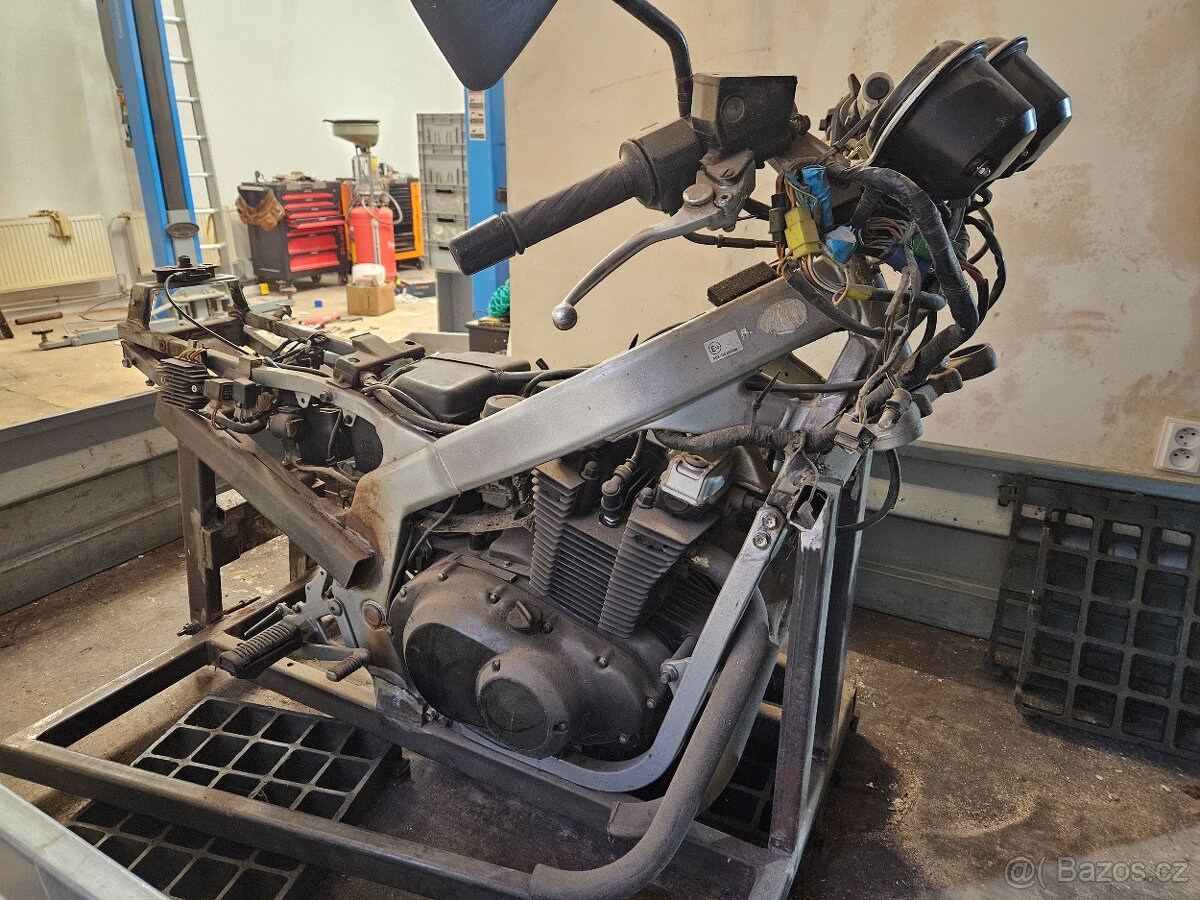 Motor suzuki GS 500 E - 3