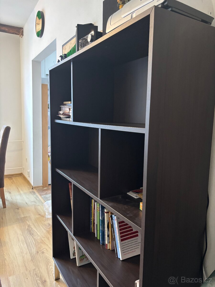 Knihovna tmavé hnědá se stříbrnými nožkami - 3