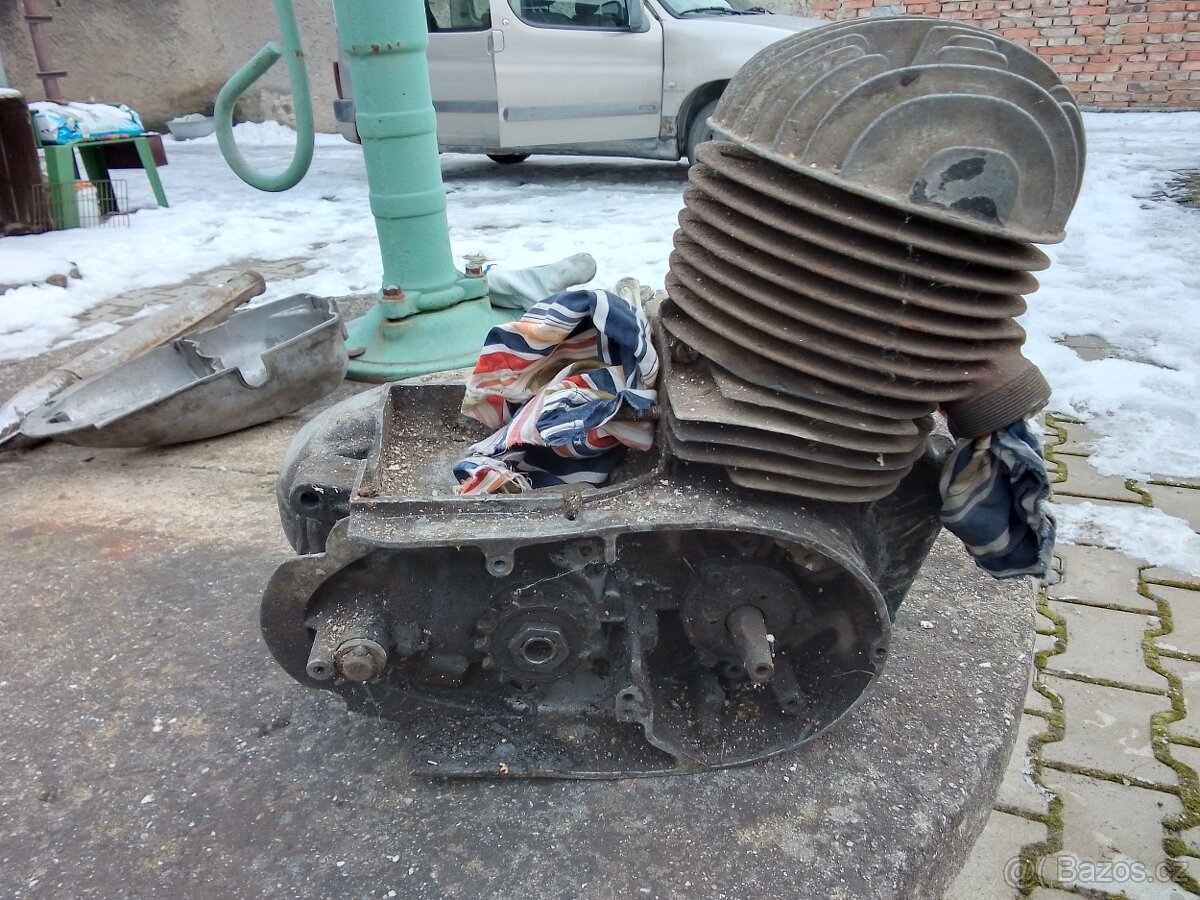 Motor ČZ 175 skútr prase - 3