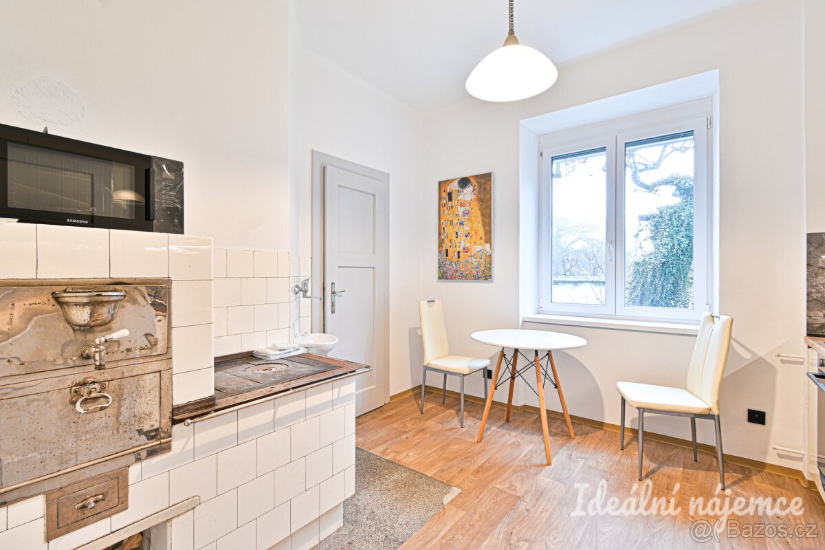 Pronájem bytu 2+1, Hálkova 1157/10, Znojmo - 22.300,- Kč/měs - 3