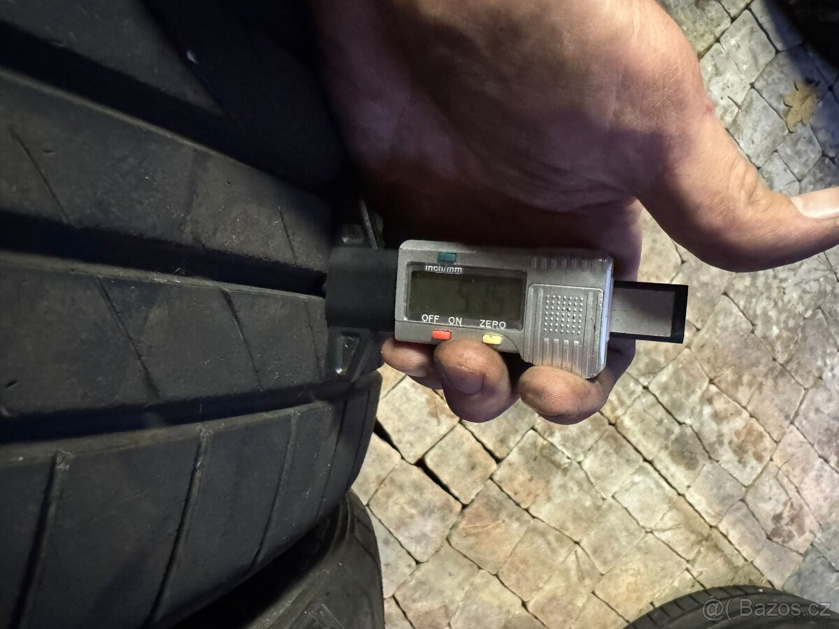 235/45/18 Dunlop dvě letní pneu - 3