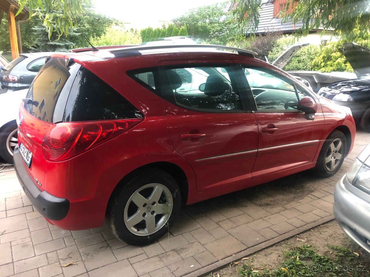 Peugeot 207 1,4 combi break rok 2011 - 3