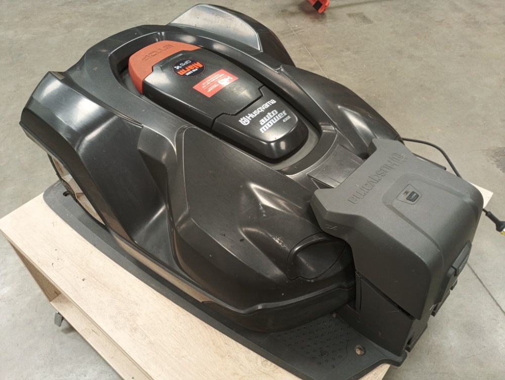 Robotická sekačka Husqvarna AM 430X - 3