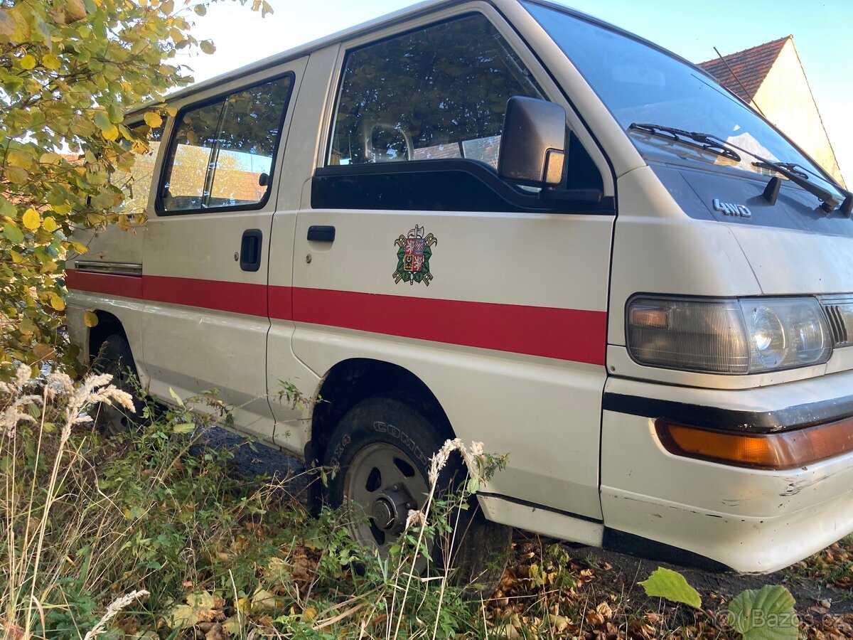 Mitsubishi L300 2.5td 4x4 / 8 míst / tažné 2t ➡️ číst celé