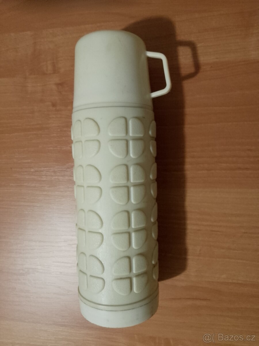 Krásná retro termoska na jarní turistické akce - 3
